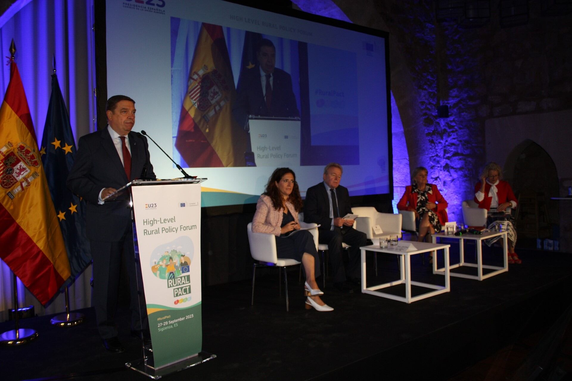 El ministro Luis Planas inagurando el Foro rural europeo