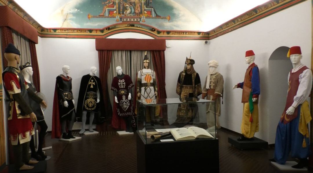 Exposición “¡Ah de ese castiello! Les ambaixades d’Elx” en La Calahorra