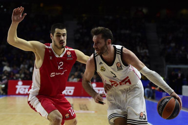 Rudy Fernandez y Nikola Kalinic, durante el partido de Euroliga del Grupo E Real Madrid-Estrella Roja