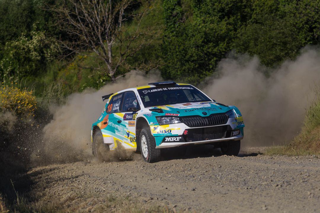 Gustavo Sosa y Ariday Bonilla en carrera.