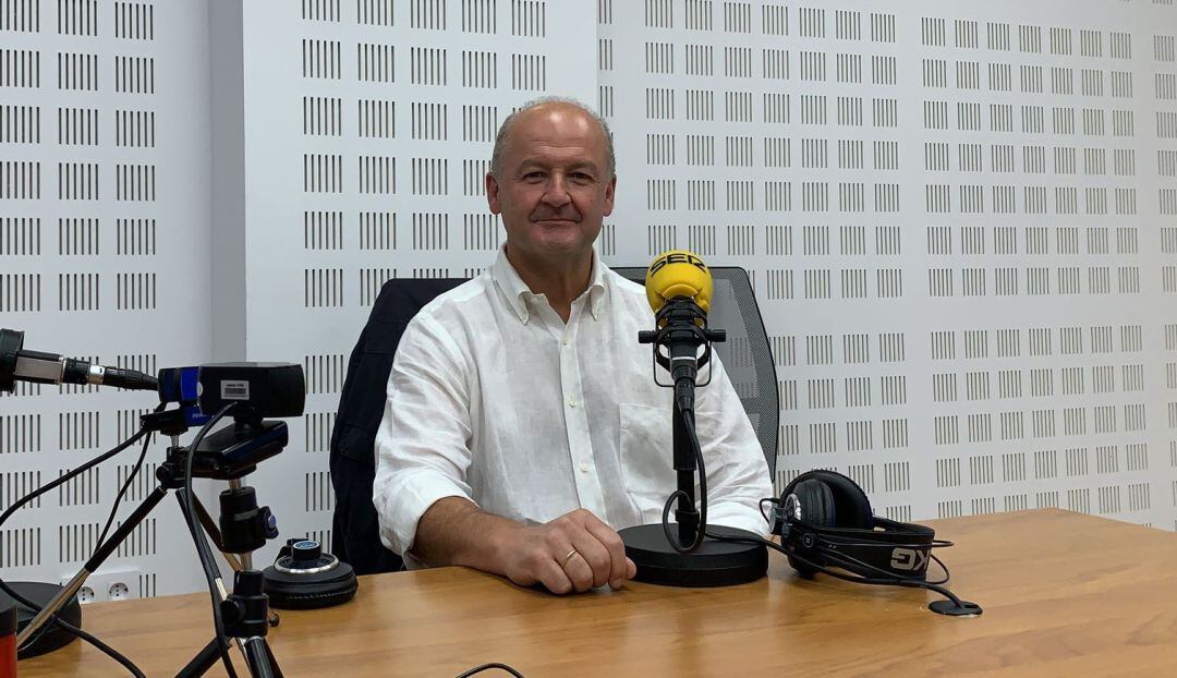 Alberto Balbontín en el estudio del programa Hoy por Hoy Sevilla