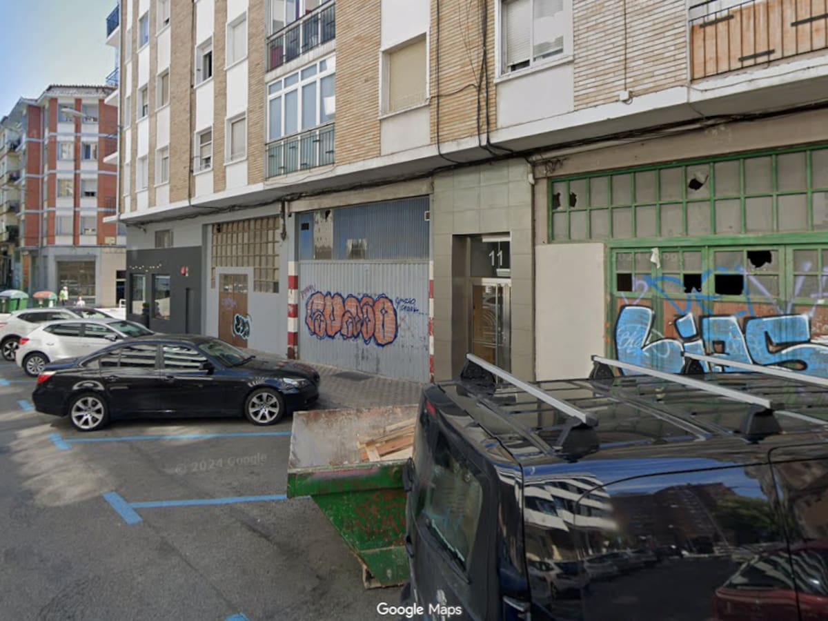 El Ayuntamiento de Pamplona dice que la propietaria de la bajera ocupada de Azpilagaña "no ha denunciado" y esto "dificulta la intervención"