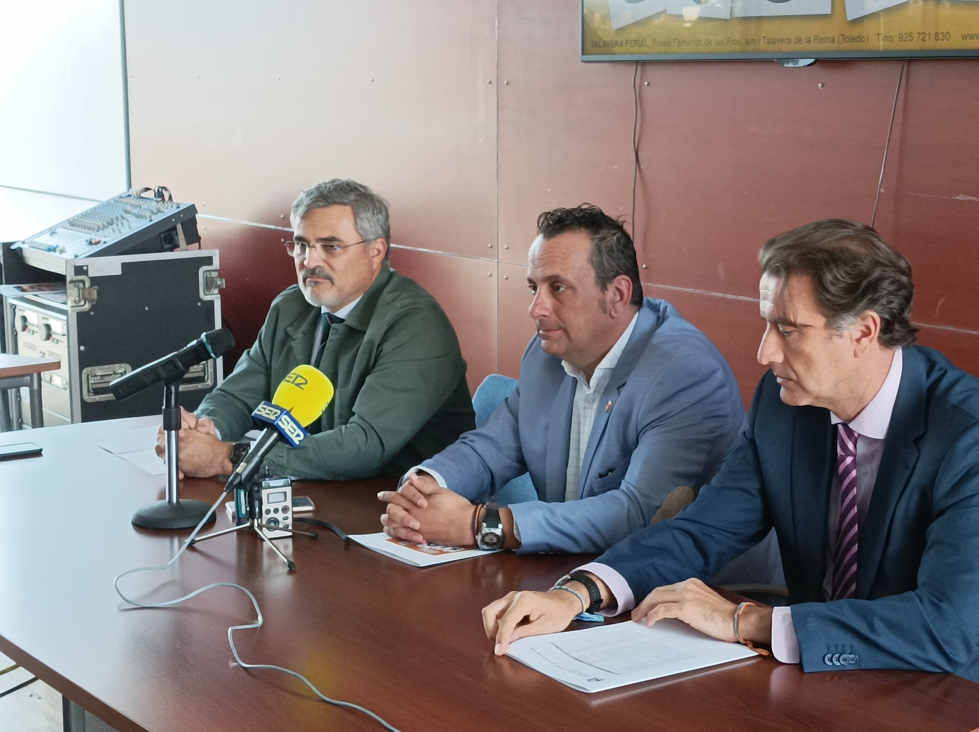 Roberto Gallego junto a Javier de Antonio y Óscar Hidalgo