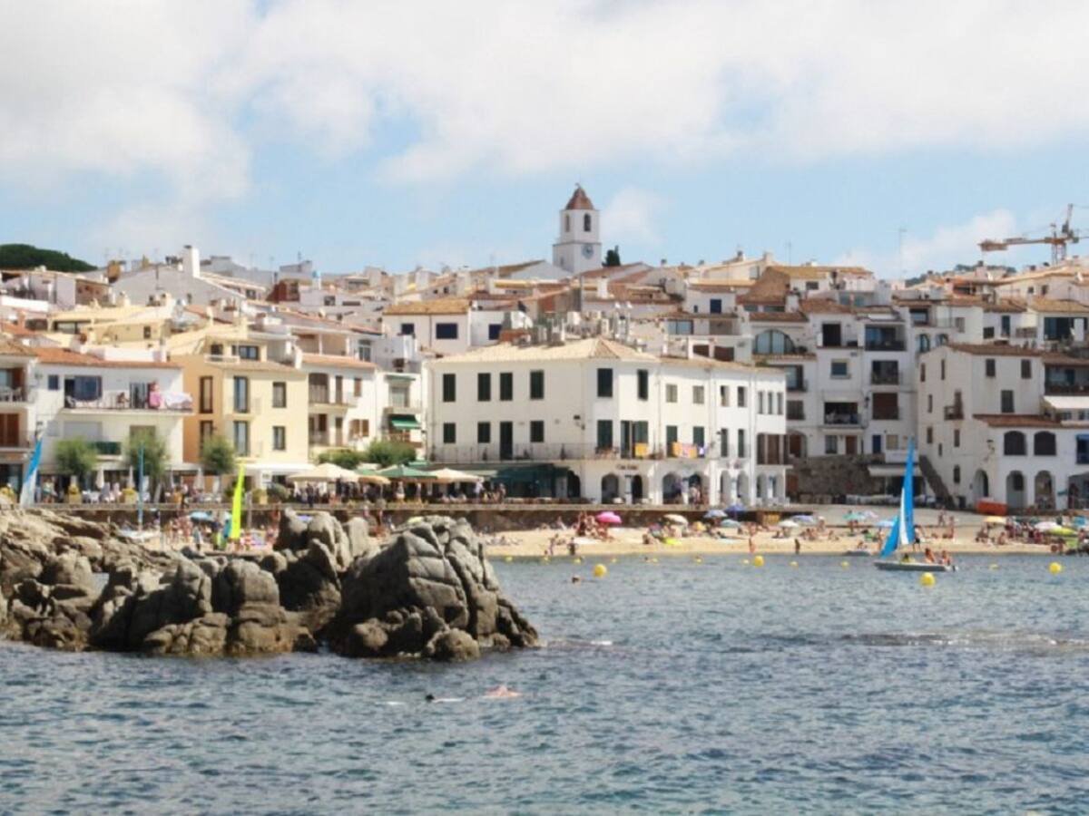 Palafrugell prohibirà fumar a la platja