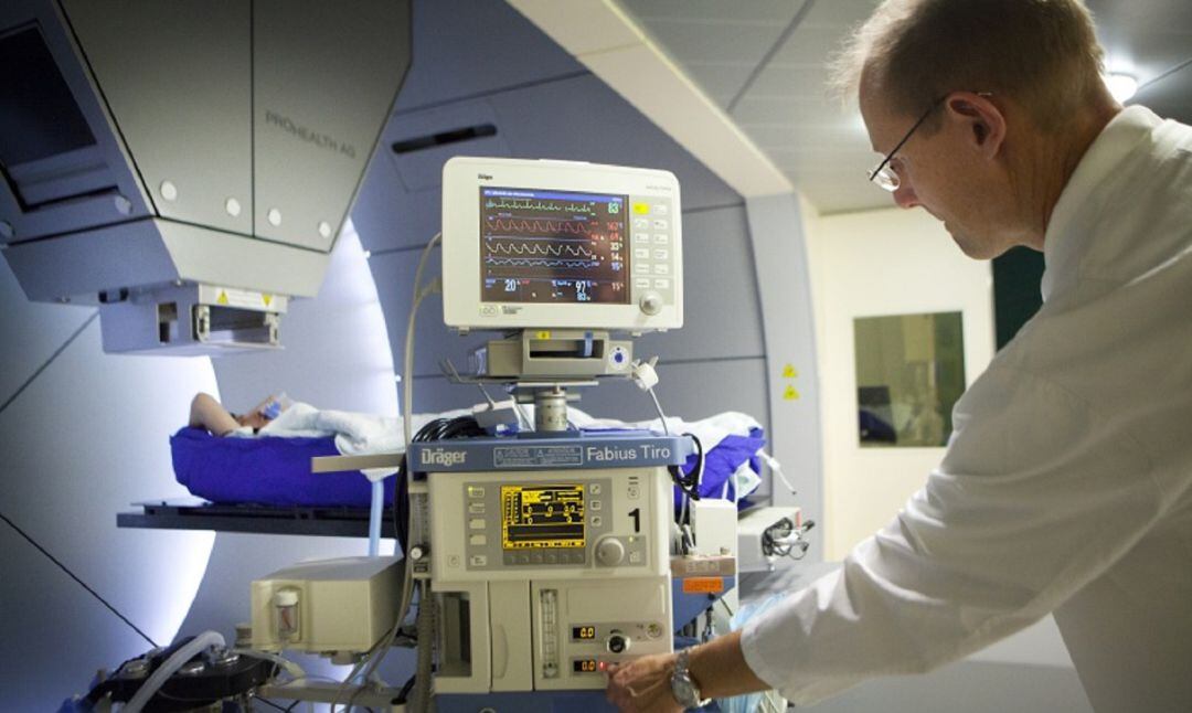 Imagen del centro Rinecker Proton Therapy Center en Munich, Alemania. El centro cuenta con los últimos equipos para el tratamiento del cáncer con protones.