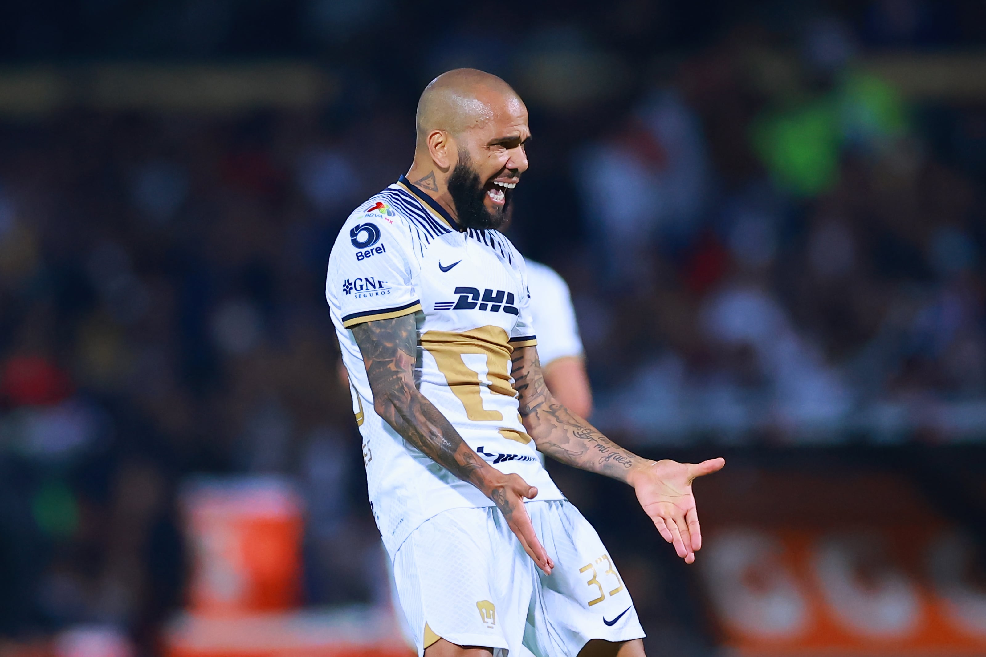 Dani Alves, en su debut con Pumas