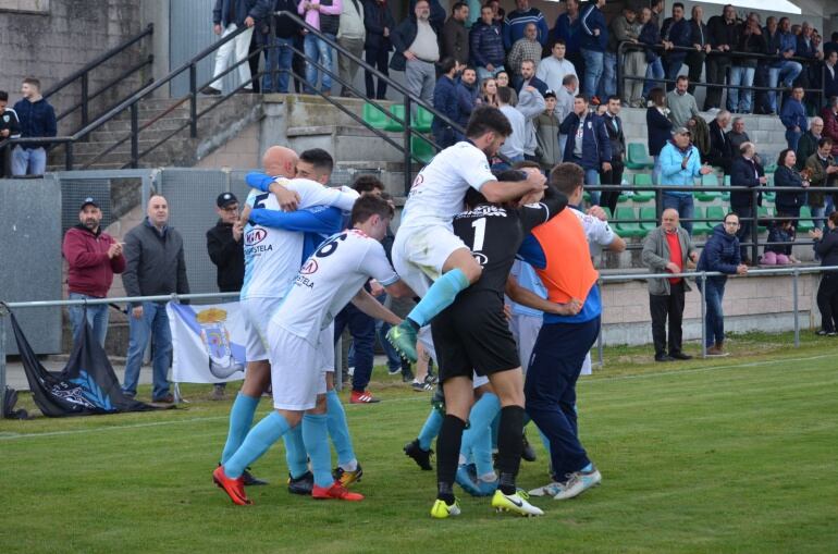 Los jugadores del Compos esperan lograr el título y obtener la primera recompensa a su gran campaña, el título de liga