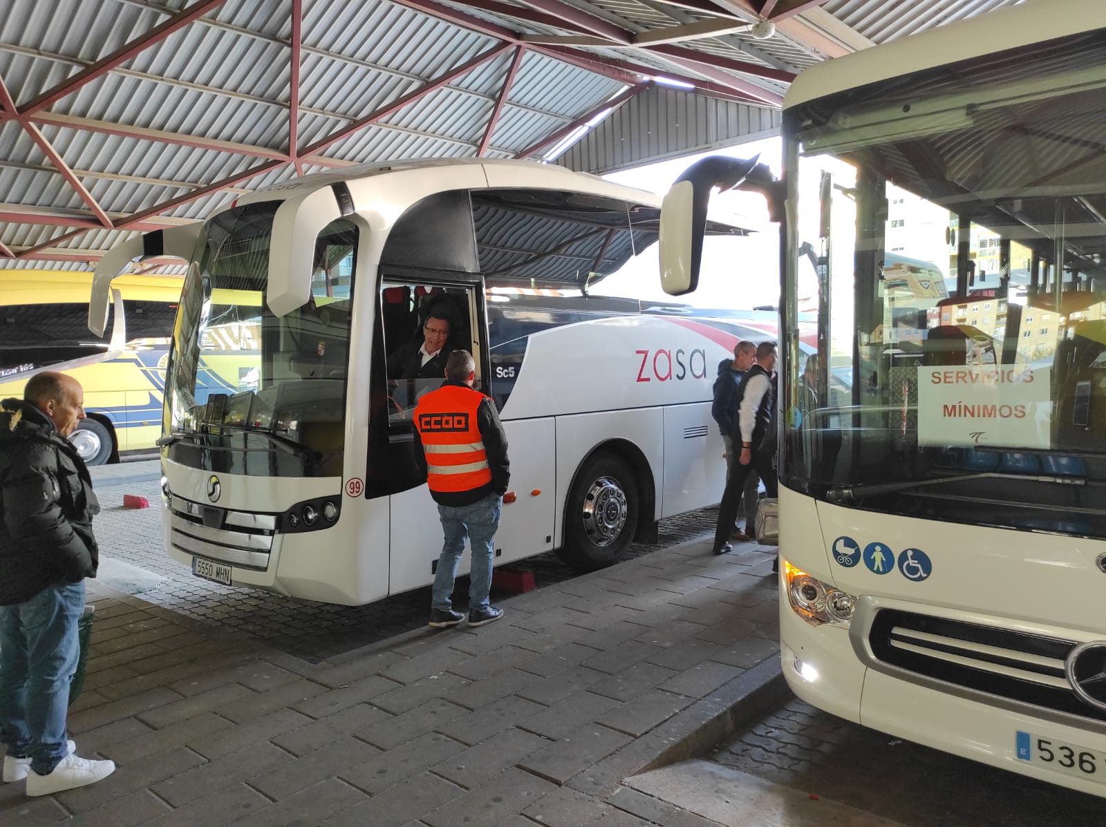 Piquetes informativos en la Estación de Autobuses de Zamora durante la jornada del 28 de octubre