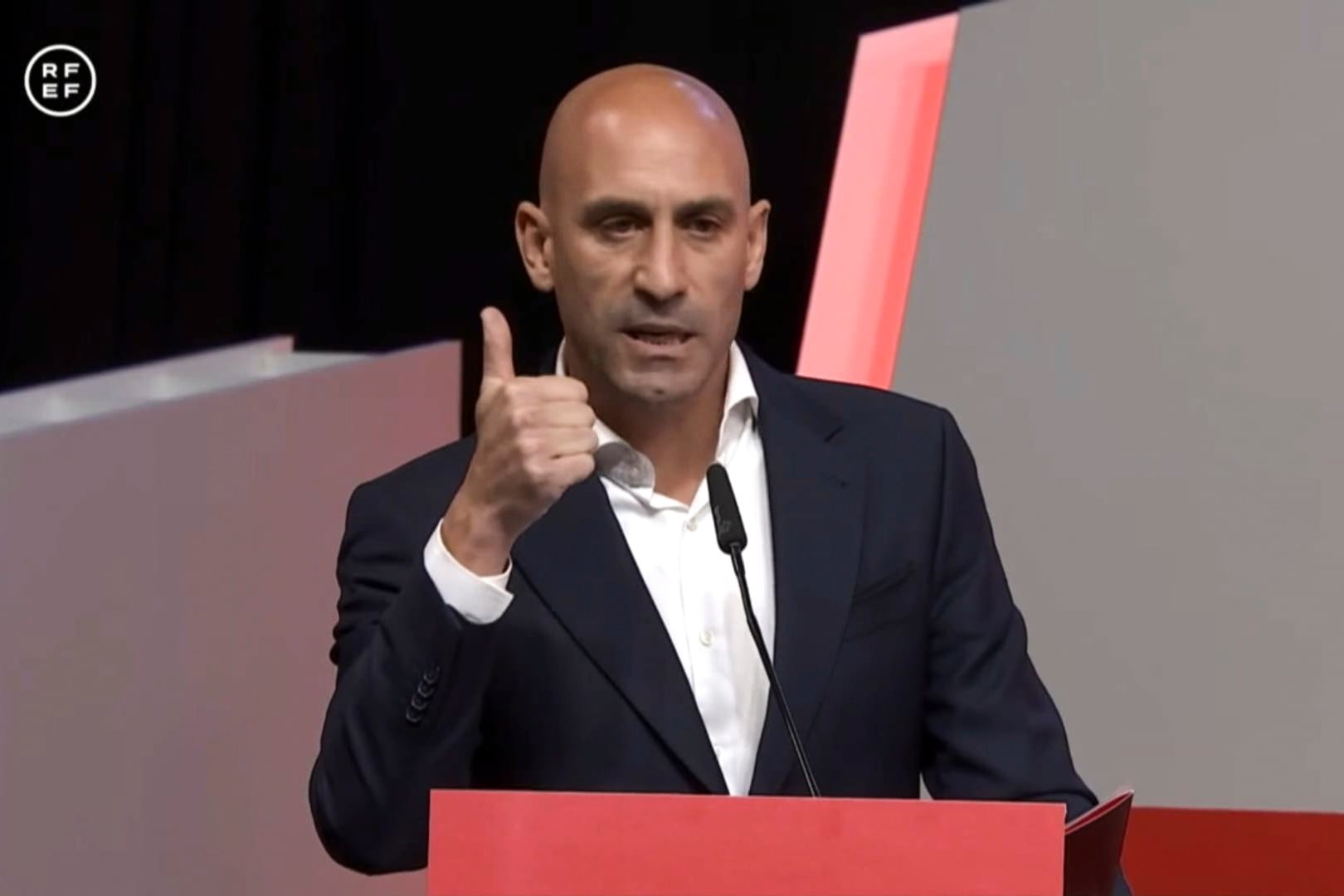 El presidente de la Real Federación Española de Fútbol, Luis Rubiales, durante su intervención en la Asamblea General de dicho organismo en la que ha anunciado que no dimitirá de su cargo. EFE/  RFEF/SOLO USO EDITORIAL/SOLO DISPONIBLE PARA ILUSTRAR LA NOTICIA QUE ACOMPAÑA (CRÉDITO OBLIGATORIO)