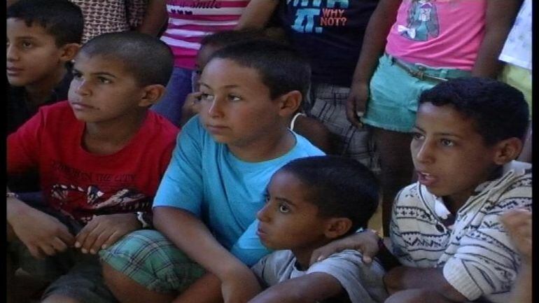 Instantánea de un momento en Vigo de un grupo de niños saharauis que llegan todos los veranos a la ciudad