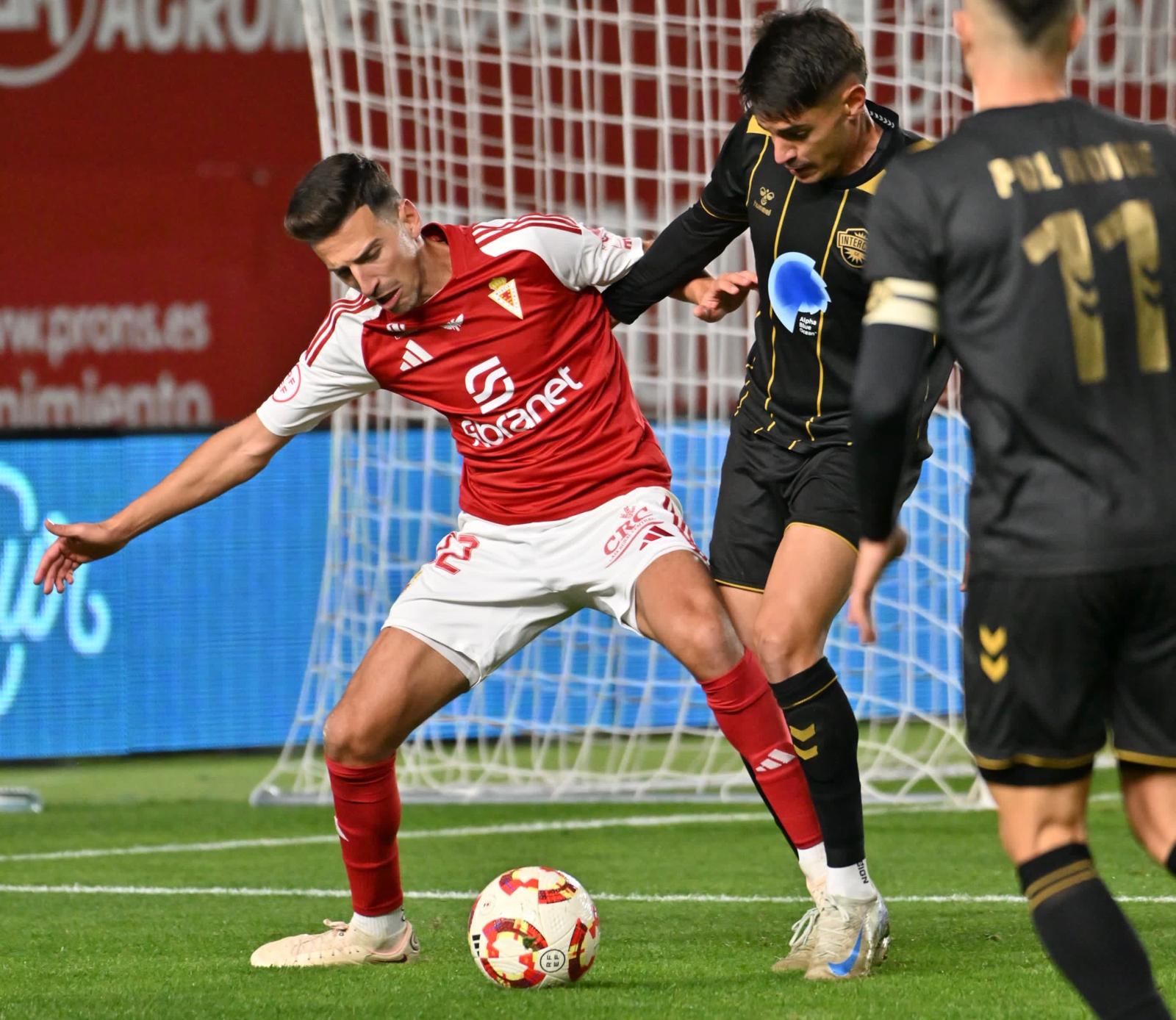 Juan Carlos Real, jugador del Real Murcia, contra el Intercity.