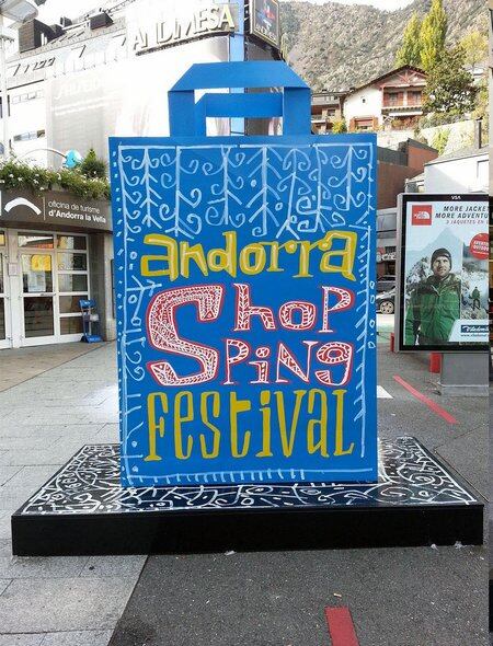 Una de les imatges promocionals de l&#039;Andorra Shopping Festival del 2013 dissenyada per Mariscal