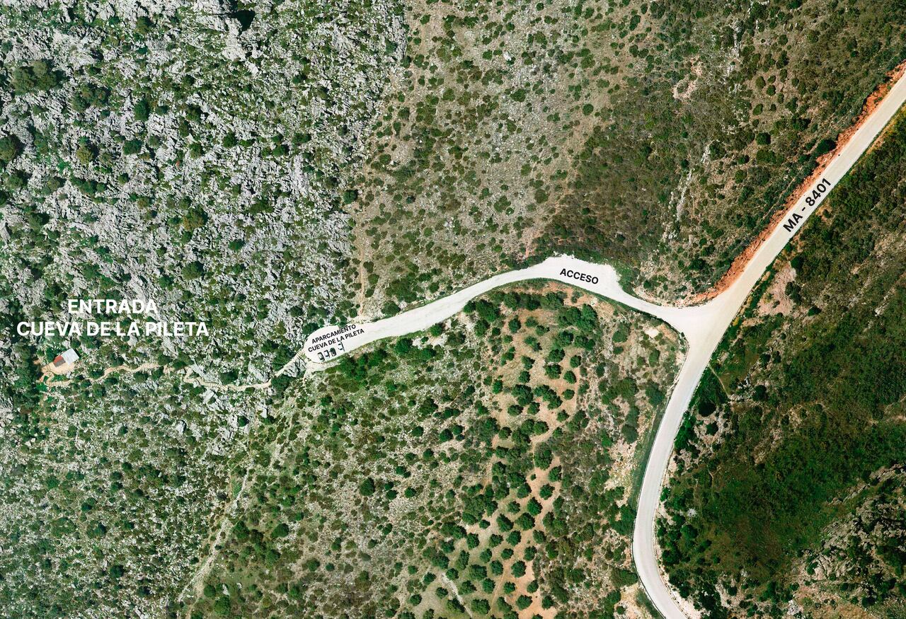 El proyecto contempla acondicionar el vial de entrada y establecer de manera ordenada varias zonas de aparcamiento