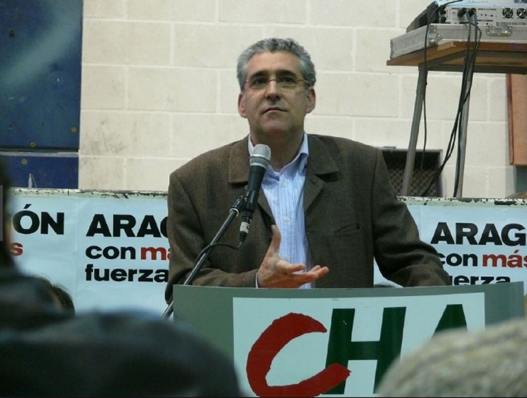 Chesús Bernal, durante un mitin de Chunta Aragonesista 