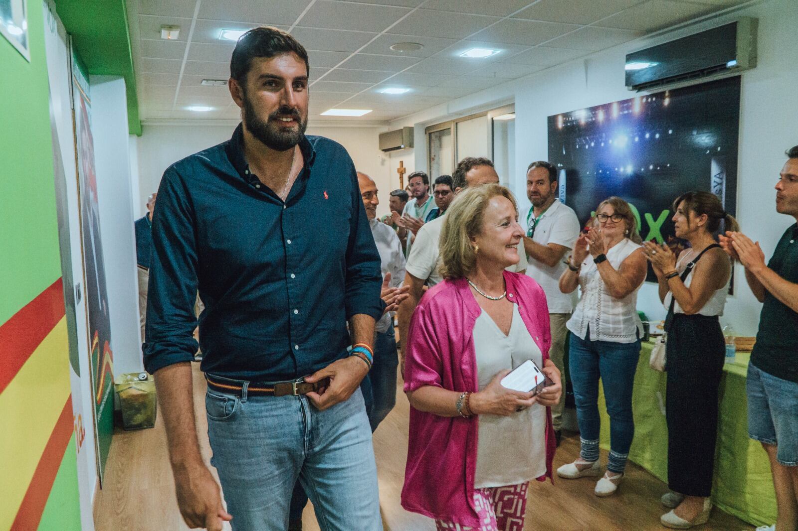 José Ángel Antelo y Lourdes Méndez en la sede de Vox