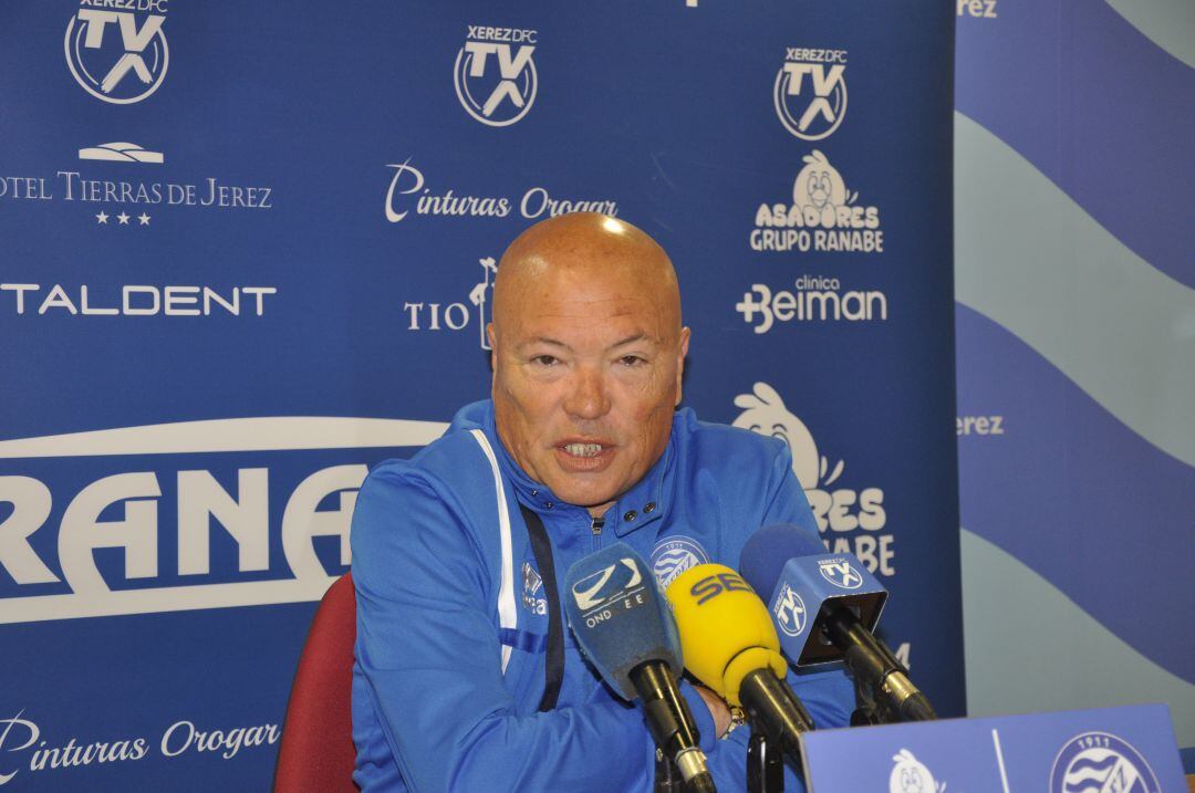 Andrés García Tébar durante la rueda de prensa del viernes en Chapín