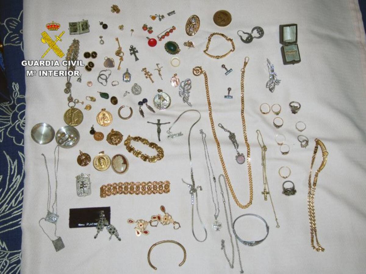 La Guardia Civil expone un centenar de objetos robados para su reconocimiento por legítimos propietarios