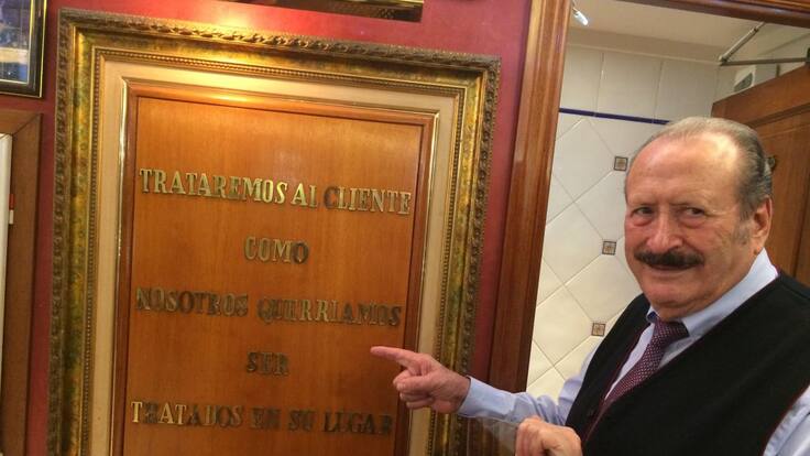 Silvestre Sánchez sopla las velas con Radio Salamanca