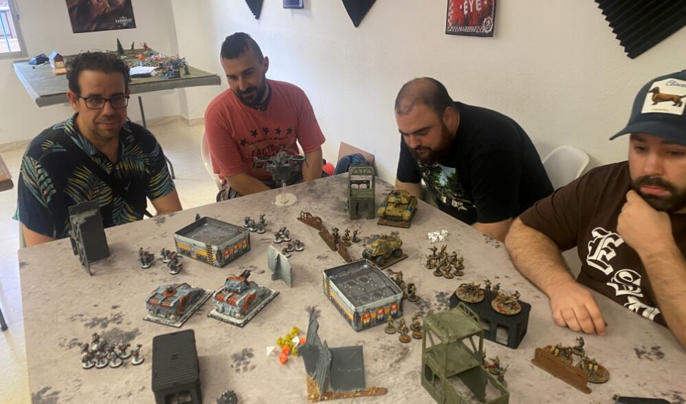 “Puedes venir a pintar, a jugar, a ver partidas… Lo importante es compartir&quot;.