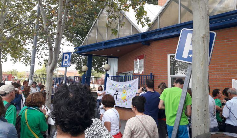 La comunidad educativa de Leganés ha vuelto a concentrarse frente a la DAT Sur