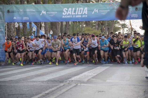 Salida de la ultima edición celebrada de la Media Maratón de Alicante