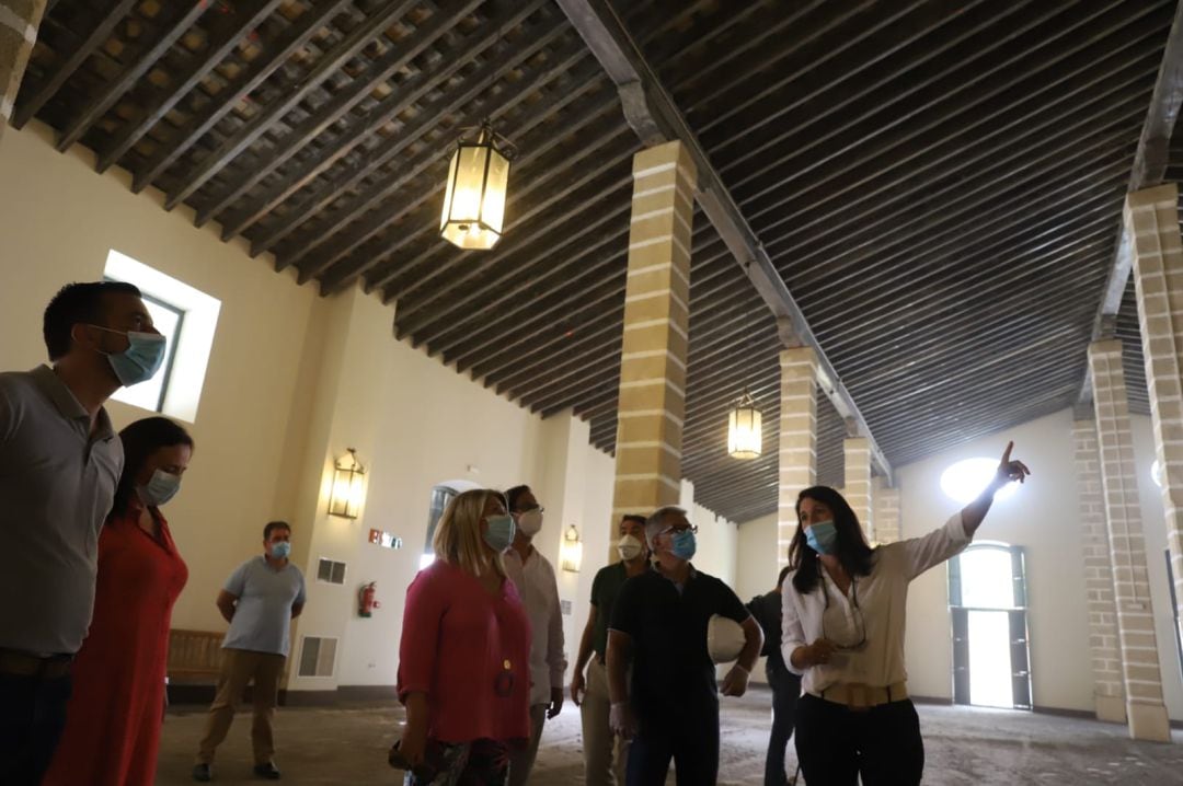 La alcaldesa Mamen Sánchez durante una visita a los Museos de la Atalaya