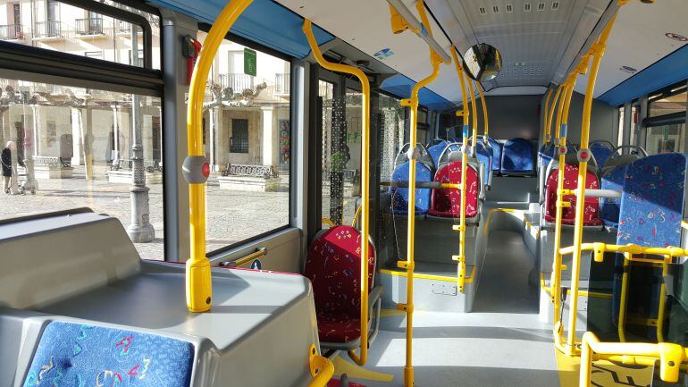 Interior de un autobús urbano