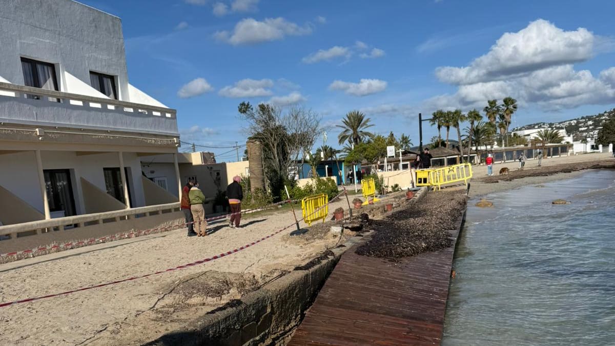 El temporal vuelve a provocar daños en un tramo de la pasarela peatonal de Talamanca