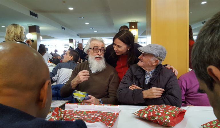 Belén Prado ha entregado los regalos a los mayores tutelados por la Comunidad de Madrid