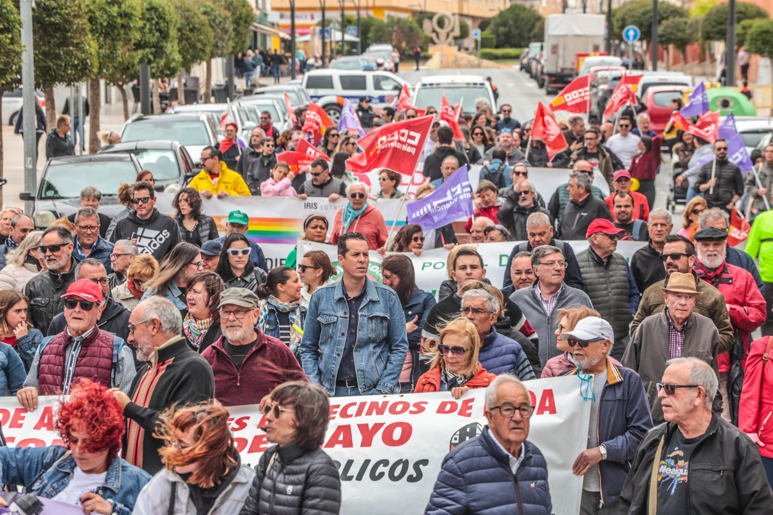 Rubén Alfaro, alcalde de Elda, también ha acudido a la protesta junto con miembros del Ayuntamiento