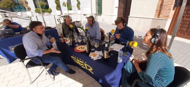 Cata de productos típicos, durante el programa especial &#039;Hoy por Hoy Ciudad Real&#039;