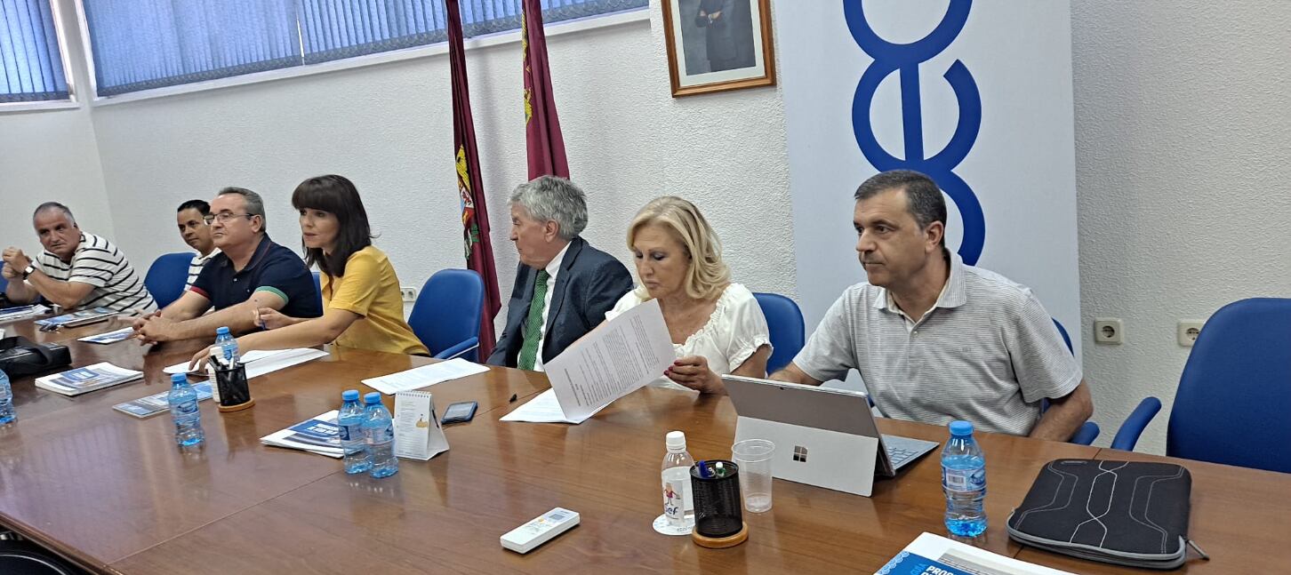 Sindicatos y patronal en la firma de convenio colectivo de Hostelería