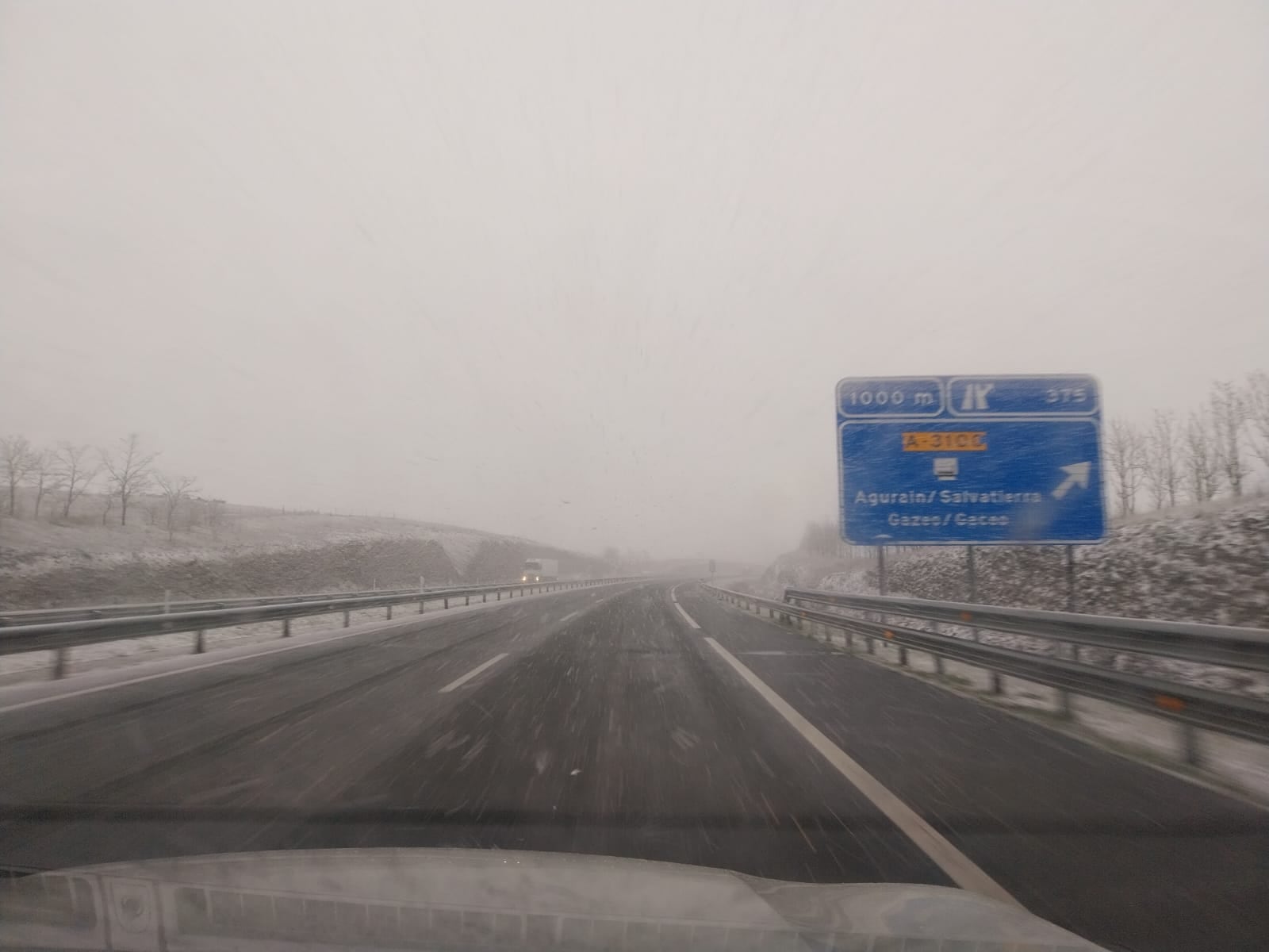 Nieve en la A-1 cerca de Agurain