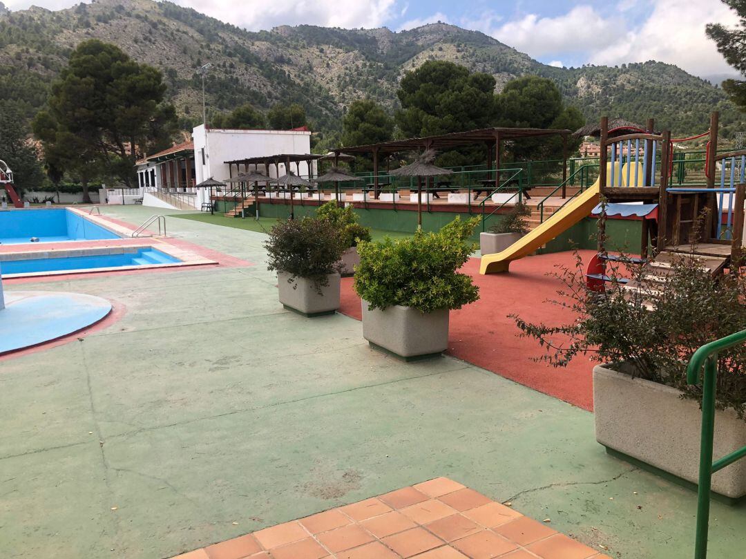 Puesta a punto de la piscina José Trenzano Alós