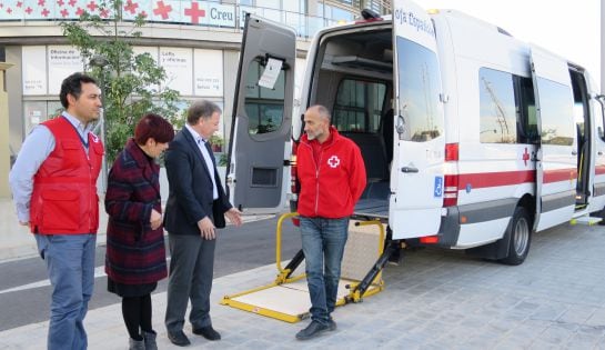 La Delegación, en coordinación con Cruz Roja, ofrece un servicio de transporte para que quienes lo necesiten puedan acudir a votar