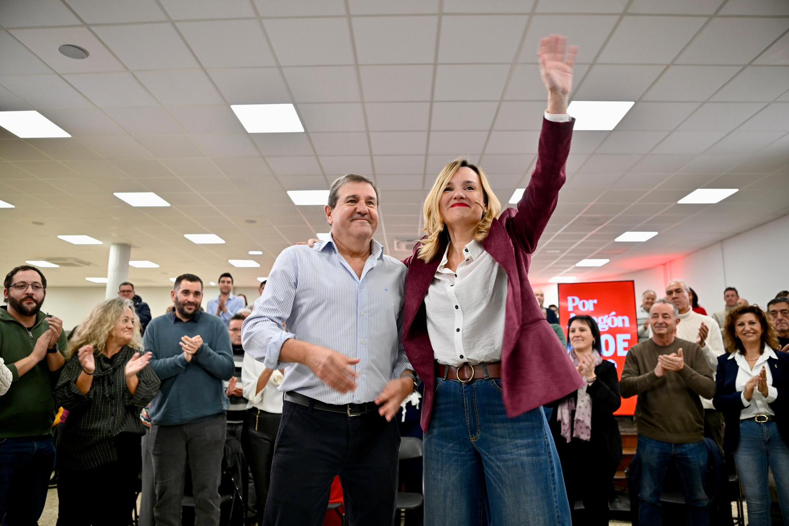 Pilar Alegría y el alcalde de La Zaida, Celso Vallespín