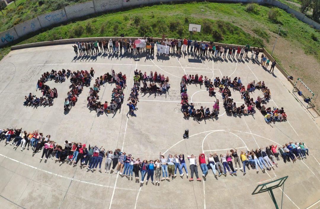 Alumnos del IES El Getares se concentran contra el cambio climático en &quot;Fridays for future&quot;