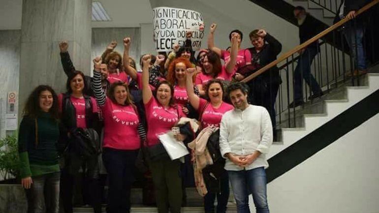 Foto de las trabajadoras del servicio en la petición