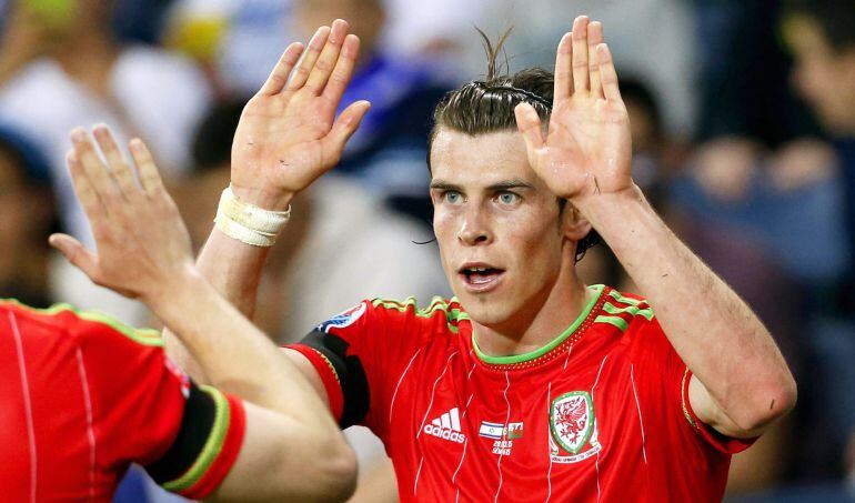 Bale celebra uno de sus goles frente a Israel