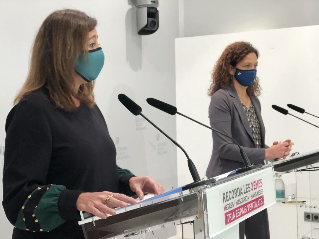 La presidenta del Govern, Francina Armengol, y la del Consell de Mallorca, Catalina Cladera 