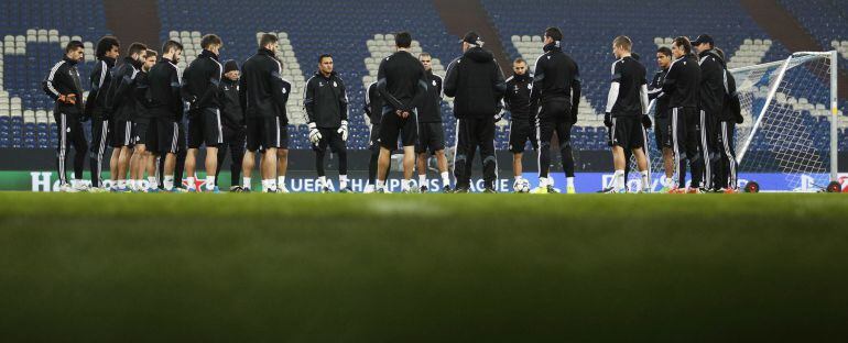 Los jugadores del Real Madrid, durante el entrenamiento realizado en el campo del Schalke 04 en la previa del partido de Champions ante el equipo alemán.