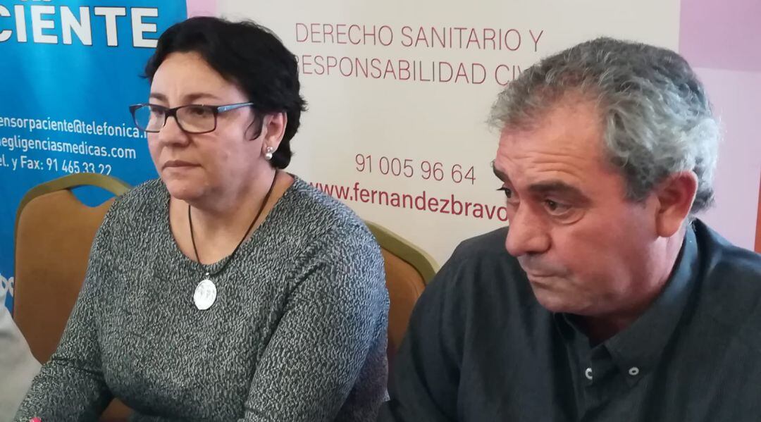 Ascensión y Juan José, los padres de la pequeña Paula, quien sufrió graves secuelas por negligencias médicas en su parto en el Hospital de Valdepeñas (Ciudad Real) 