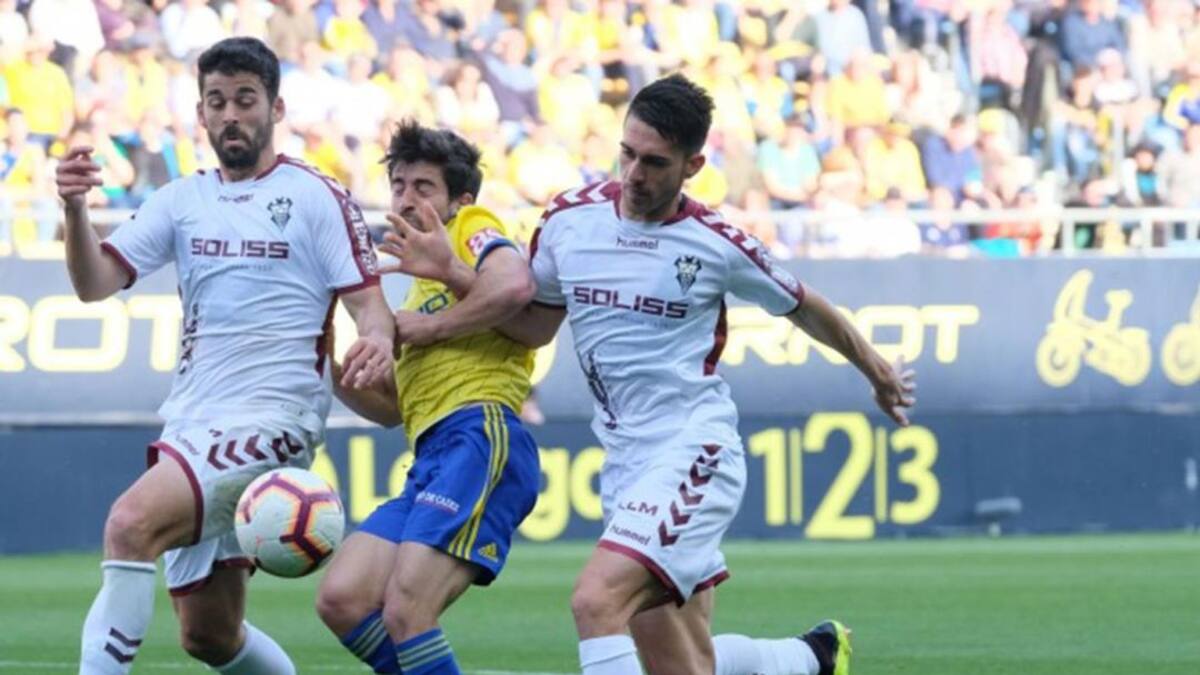 Ángel Moreno completa la zaga culturalista