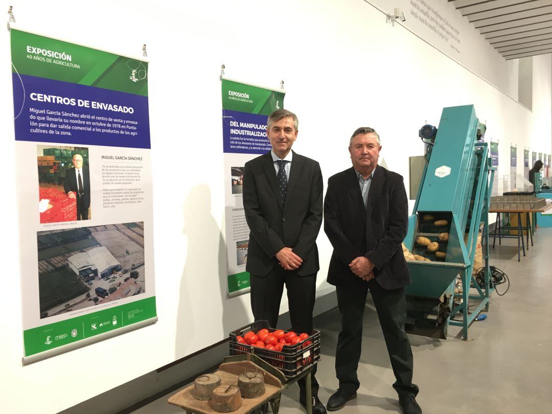 Los hermanos Jesús y Miguel García en la inauguración de la exposición del 40 Aniversario del Grupo La Caña