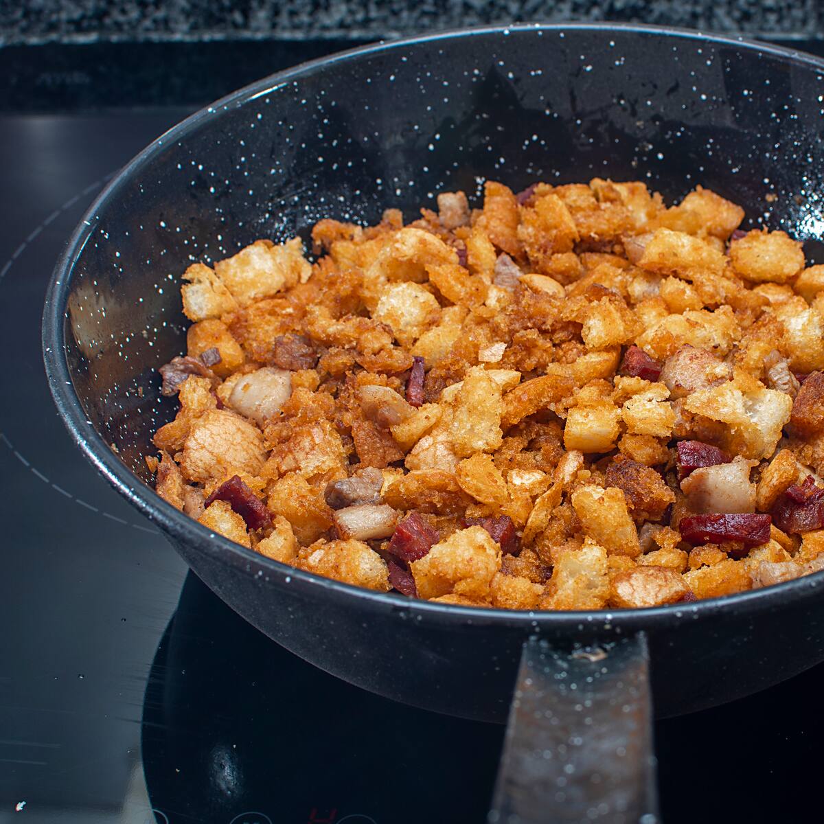 Migas, fabada o patatas a la riojana en la octava edición de la Ruta de la Cazuela de Humanes de Madrid