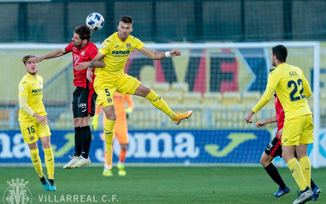 El central andaluz llega a la Deportiva traspaso por el Villarreal  CF
