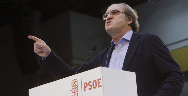 El portavoz del PSOE en la Asamblea de Madrid, Ángel Gabilondo, durante su intervención en el acto de presentación de las candidaturas al Congreso y el Senado con las que los socialistas van a concurrir a las elecciones del próximo 20 de diciembre, un día después de que el Comité Federal dé su visto bueno a las listas.