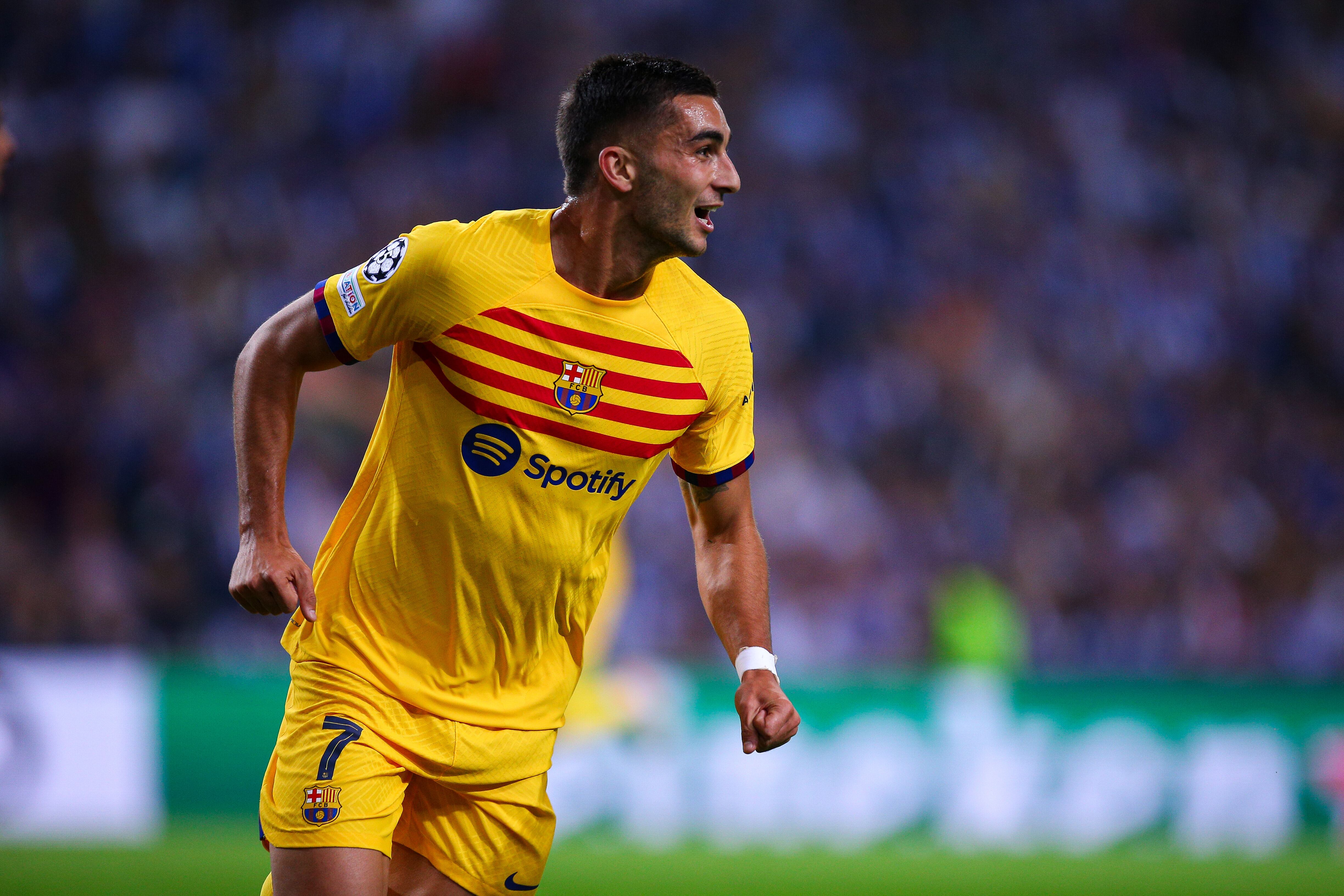 PORTO, PORTUGAL - OCTOBER 04: Ferran Torres of FC Barcelona celebrates after scoring his team's first goal during the UEFA Champions League match between FC Porto and FC Barcelona at Estadio do Dragao on October 04, 2023 in Porto, Portugal. (Photo by Diogo Cardoso/Getty Images)