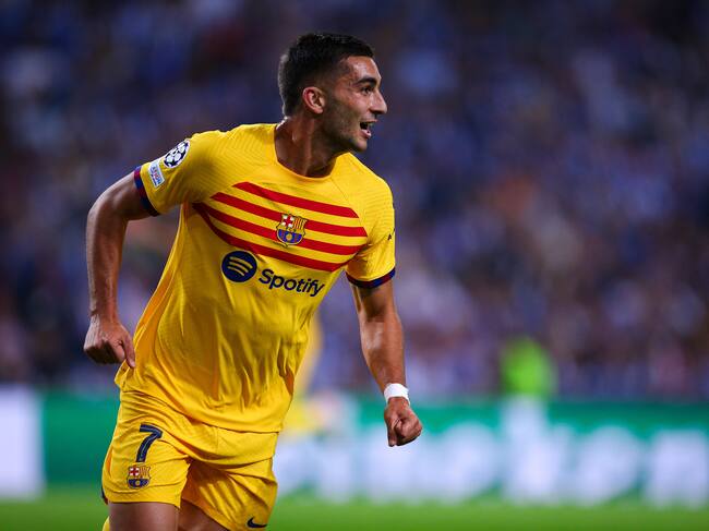 PORTO, PORTUGAL - OCTOBER 04: Ferran Torres of FC Barcelona celebrates after scoring his team's first goal during the UEFA Champions League match between FC Porto and FC Barcelona at Estadio do Dragao on October 04, 2023 in Porto, Portugal. (Photo by Diogo Cardoso/Getty Images)