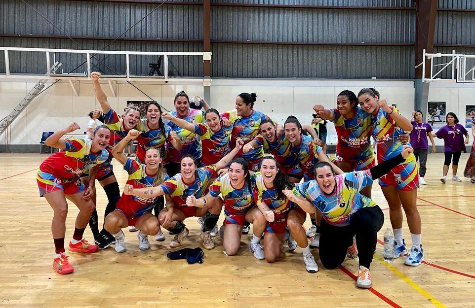 Las jugadoras del Zonzamas celebrando su clasificación para la fase de ascenso.